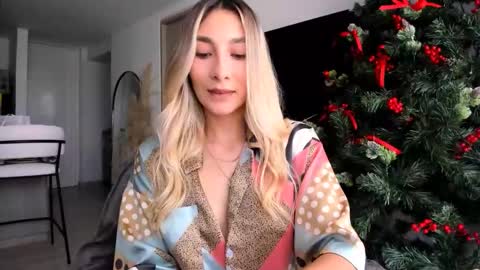 Snapshot of emyconneer chatting on December 2024 01:55:01 PM emyconneer online show from December 2024 01:55:01 PM