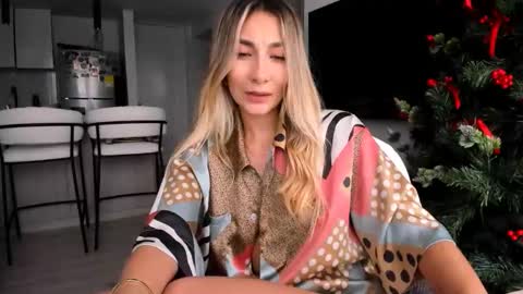 Snapshot of emyconneer chatting on December 2024 05:00:01 PM emyconneer online show from December 2024 05:00:01 PM