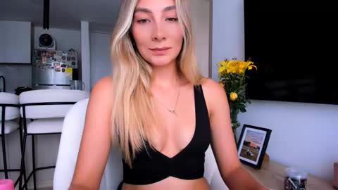 Snapshot of emyconneer chatting on January 2025 08:21:01 PM emyconneer online show from January 2025 08:21:01 PM