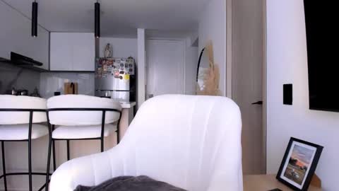 Snapshot of emyconneer chatting on January 2025 09:02:01 PM emyconneer online show from January 2025 09:02:01 PM