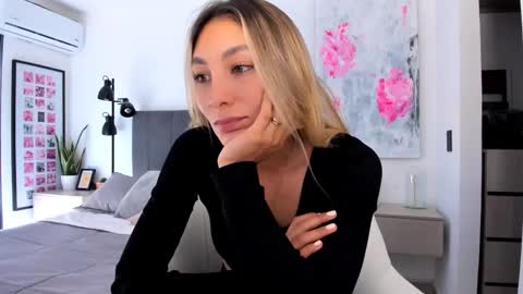 Snapshot of emyconneer chatting on January 2025 04:33:01 PM emyconneer online show from January 2025 04:33:01 PM