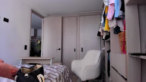 Snapshot of emyconneer chatting on February 2025 10:11:01 PM emyconneer online show from February 2025 10:11:01 PM