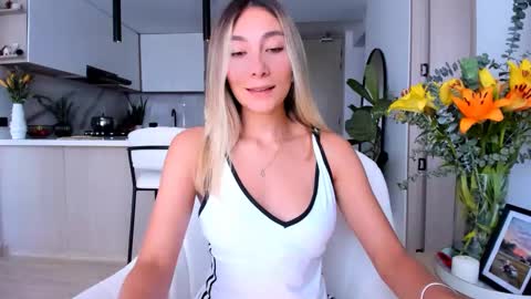 Snapshot of emyconneer chatting on February 2025 01:48:01 PM emyconneer online show from February 2025 01:48:01 PM