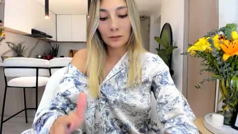 Snapshot of emyconneer chatting on February 2025 02:56:01 AM emyconneer online show from February 2025 02:56:01 AM