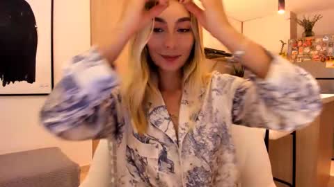 Snapshot of emyconneer chatting on February 2025 03:20:01 AM emyconneer online show from February 2025 03:20:01 AM