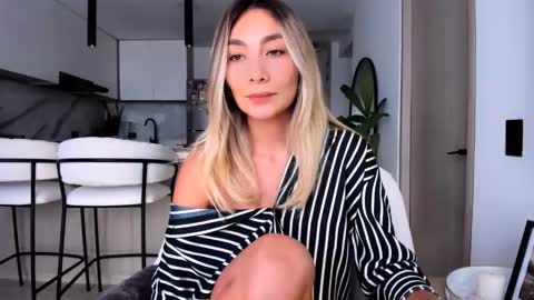 Snapshot of emyconneer chatting on February 2025 09:15:01 PM emyconneer online show from February 2025 09:15:01 PM