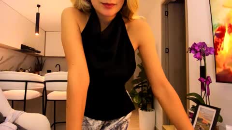 Snapshot of emyconneer chatting on March 2025 12:17:02 AM emyconneer online show from March 2025 12:17:02 AM