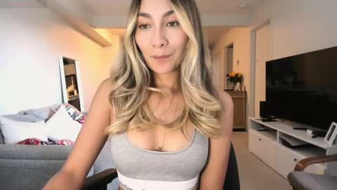 Snapshot of emyconneer chatting on September 2025 08:01:01 PM emyconneer online show from September 2025 08:01:01 PM