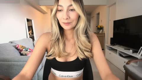 Snapshot of emyconneer chatting on September 2025 08:45:02 PM emyconneer online show from September 2025 08:45:02 PM