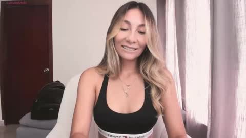 Snapshot of emyconneer chatting on October 2025 06:19:02 PM emyconneer online show from October 2025 06:19:02 PM