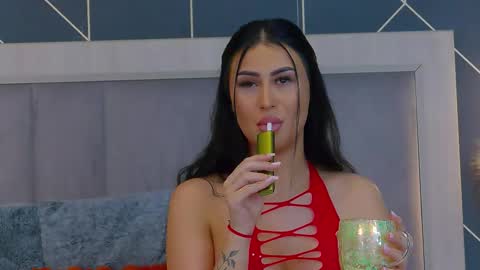 Snapshot of emylaveau chatting on March 2026 06:19:01 AM Emy online show from March 2026 06:19:01 AM