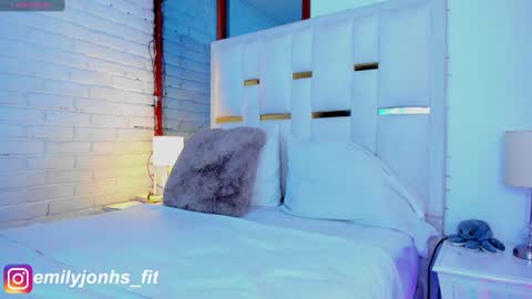 EMYLY  online show from February 2025 09:32:02 PM