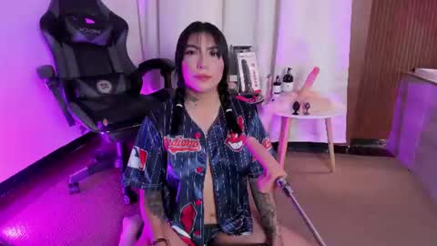 Snapshot of emywilliams25 chatting on July 2026 07:05:02 PM Emy Williams online show from July 2026 07:05:02 PM