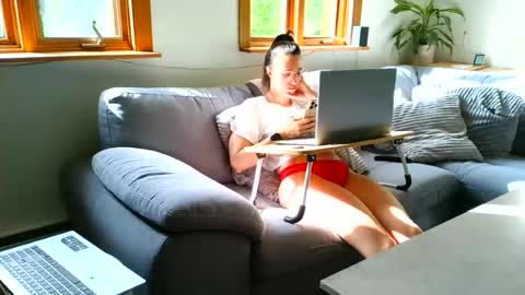 emyxxl online show from June 2026 12:18:01 PM