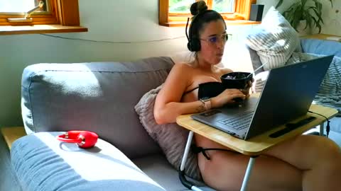 emyxxl online show from July 2026 02:54:01 PM
