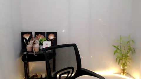 enchantress_mia03 online show from June 2026 06:15:01 AM