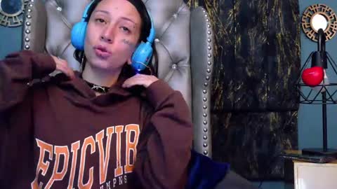 Snapshot of enchantressqueen chatting on April 2026 12:19:02 PM EnchantressQueen online show from April 2026 12:19:02 PM
