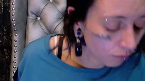 Snapshot of enchantressqueen chatting on May 2026 12:35:01 PM EnchantressQueen online show from May 2026 12:35:01 PM