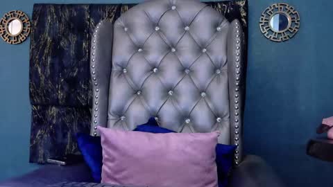 Snapshot of enchantressqueen chatting on May 2026 12:44:01 PM EnchantressQueen online show from May 2026 12:44:01 PM