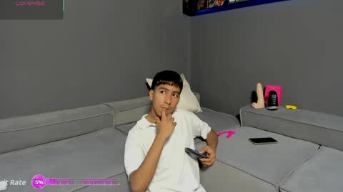 Snapshot of ender_h0tt chatting on June 2026 03:19:02 AM Ender online show from June 2026 03:19:02 AM