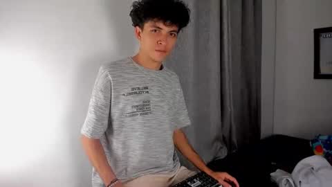 Snapshot of energy_lover137 chatting on April 2026 10:01:02 PM Salo online show from April 2026 10:01:02 PM