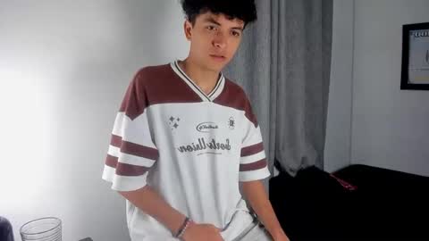 Snapshot of energy_lover137 chatting on April 2026 11:05:01 AM Salo online show from April 2026 11:05:01 AM