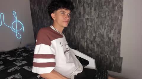 Snapshot of energy_lover137 chatting on April 2026 04:06:01 AM Salo online show from April 2026 04:06:01 AM