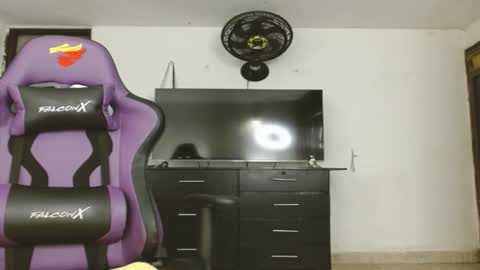 Snapshot of engiel_phoenix chatting on February 2025 09:26:02 PM Engiel phoenix instagram engiel 13 online show from February 2025 09:26:02 PM