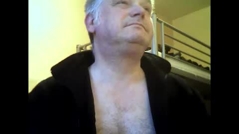 Snapshot of englishguysurrey chatting on January 2025 08:13:02 AM englishguysurrey online show from January 2025 08:13:02 AM