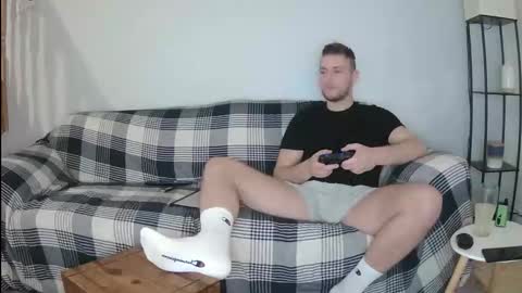 Snapshot of englishladxxx chatting on April 2026 08:33:01 PM Englishladxxx online show from April 2026 08:33:01 PM