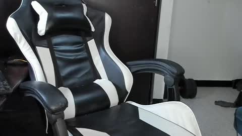 enjoymycock99 online show from February 2025 04:05:01 PM