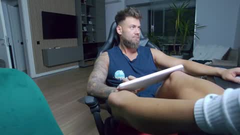 Erik online show from December 2024 06:38:02 PM