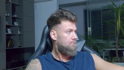 Erik online show from December 2024 09:43:02 PM