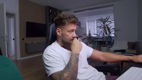 Erik online show from December 2024 09:09:01 AM