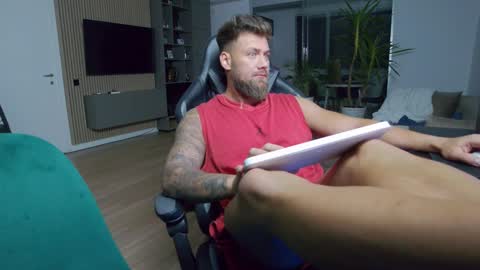 Erik online show from December 2024 08:28:02 PM