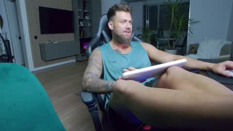 Erik online show from December 2024 07:37:02 PM