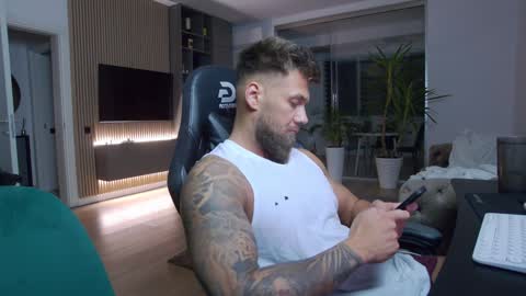 Erik online show from December 2024 07:31:02 PM