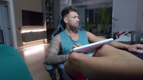 Erik online show from December 2024 08:58:02 PM