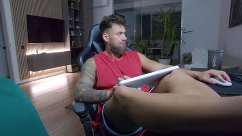 Erik online show from December 2024 07:37:02 PM