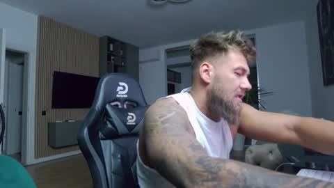 Erik online show from December 2024 06:26:02 PM