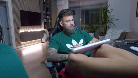 Erik online show from December 2024 06:19:02 PM