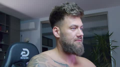 Erik online show from January 2025 09:41:02 PM