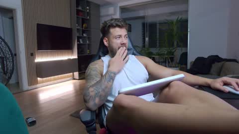 Erik online show from January 2025 09:02:01 PM