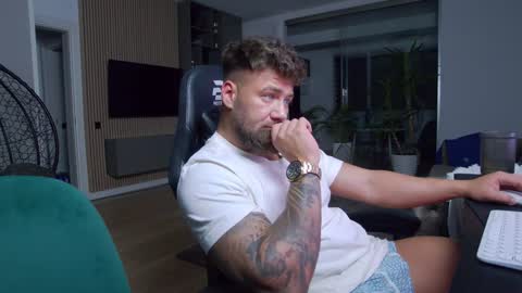 Erik online show from January 2025 07:29:02 PM