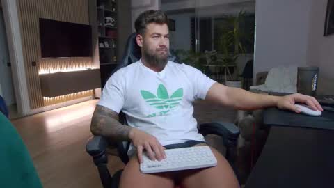 Erik online show from February 2025 07:41:01 PM