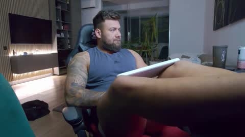 Erik online show from September 2025 07:35:01 PM