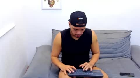 Snapshot of enrique_villa23 chatting on January 2025 04:50:02 AM enrique online show from January 2025 04:50:02 AM