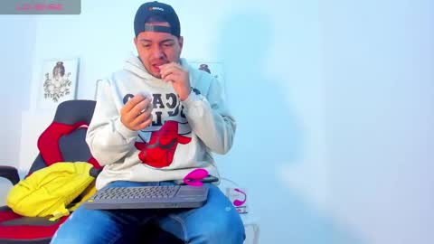 Snapshot of enrique_villa23 chatting on January 2025 12:48:01 PM enrique online show from January 2025 12:48:01 PM