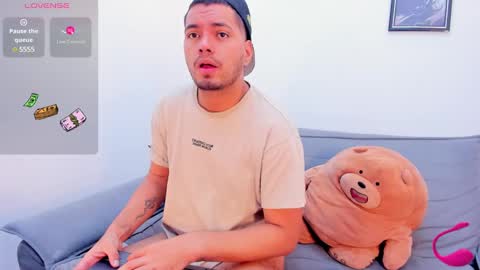 Snapshot of enrique_villa23 chatting on February 2025 12:36:02 PM enrique online show from February 2025 12:36:02 PM