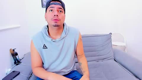 Snapshot of enrique_villa23 chatting on February 2025 12:32:01 PM enrique online show from February 2025 12:32:01 PM